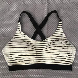 CUTE VICTORIAS SECRET PADDED WIRELESS SPORTS BRA😍
